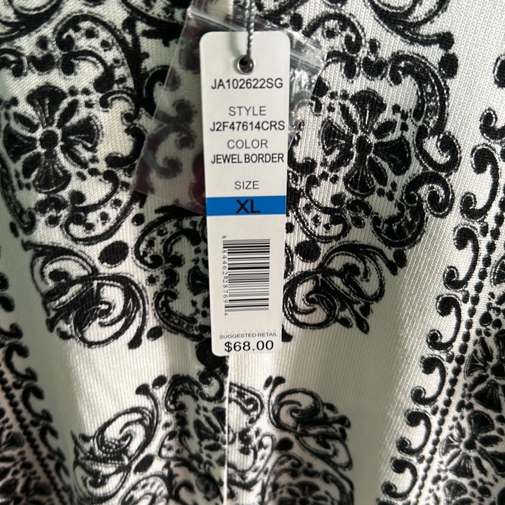 “Joseph A” 3/4 sleeve XL sweater Cream color with a black design - Picture 5 of 6